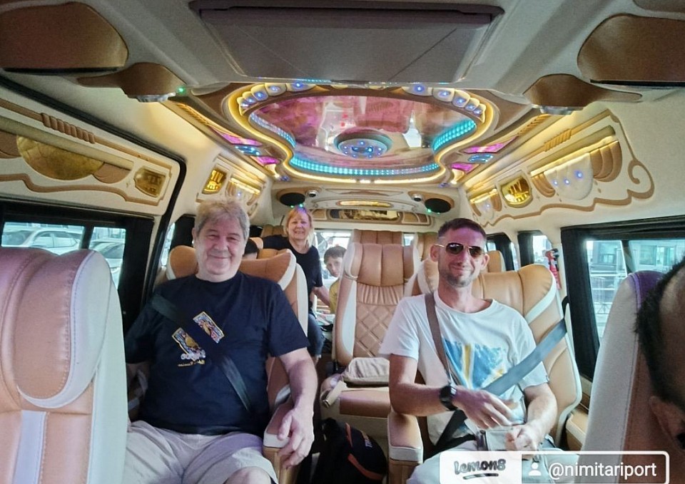 Van rental service with driver in Kanchanaburi, Bangkok, Pattaya or other locations / This group of French customers provided us with a tour service to Kanchanaburi, Bangkok, Ayutthaya for 7 days.