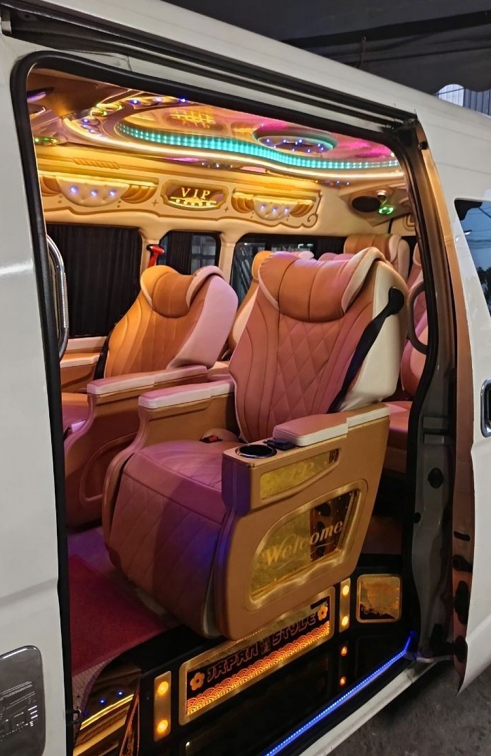 LUXURY van rental Bangkok, Van and various car models for rent with driver to various places such as Bangkok, khaoyai,Pattaya, Hua Hin, Koh Chang, Ban Phe, Phuket, Chiang Mai, Kanchanaburi, Samui, Krabi, Mae Sot, Aranyaprathet, Nong Khai, Chumphon. -Best Van for rent in Bangkok. Driver service got experience everywhere around Thailand -24 hours Van services in Bangkok and other cities around Thailand. Whatsapp us now