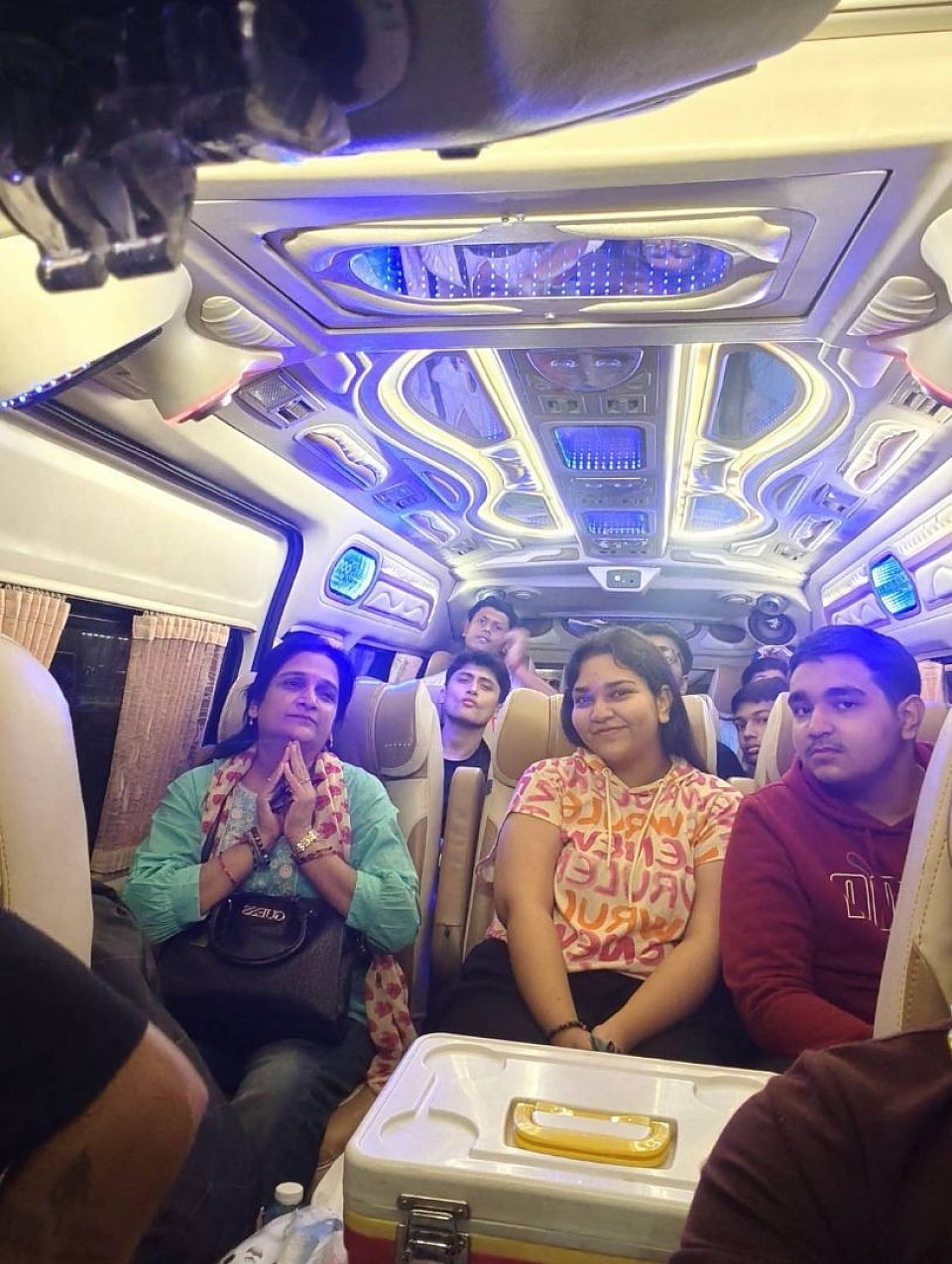 Bangkok to khaoyai by vip van 10 seats